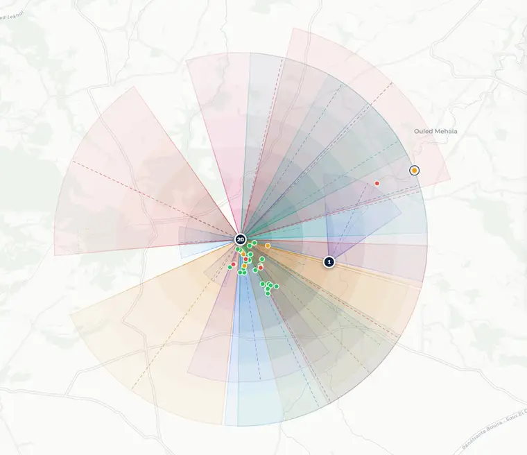Mapa de cobertura de SignalScope: los sectores de cada punto de acceso dibujados sobre el terreno, con sus enlaces y sus estaciones coloreadas por estado